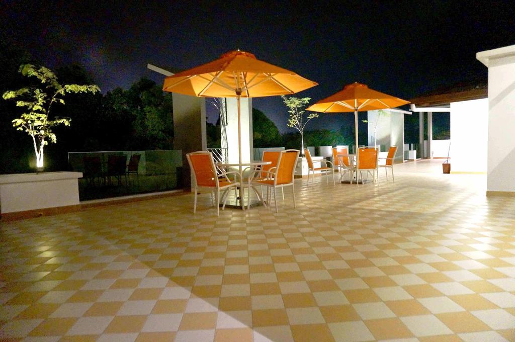 Langit Langi Hotel @ Port Dickson Ngoại thất bức ảnh